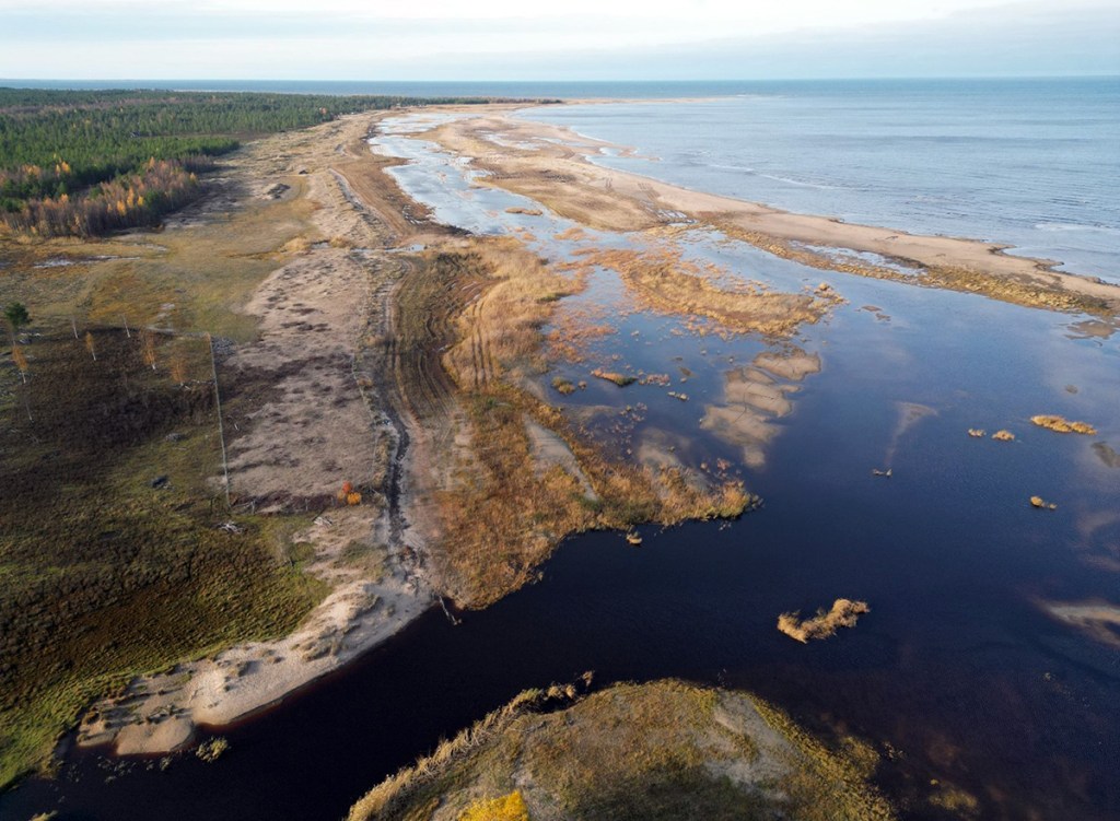 Ilmakuvassa Kalajoen suisto ja Letonnokka.